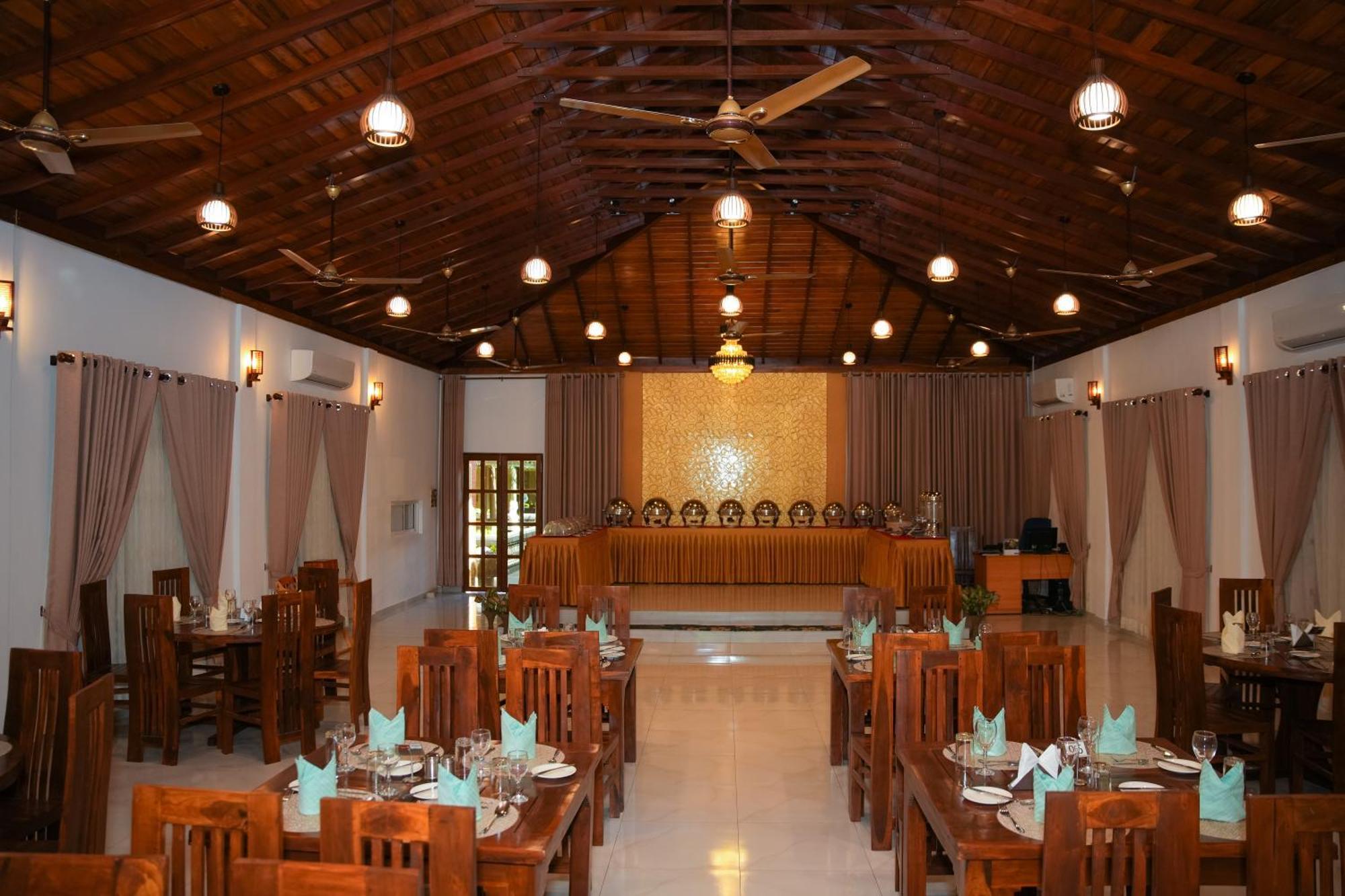 Jkab Park Hotel Trincomalee Εξωτερικό φωτογραφία